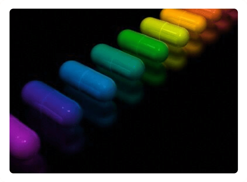 Photo de pilule arc-en-ciel permettant d'illustrer l'intrigue principale du roman
